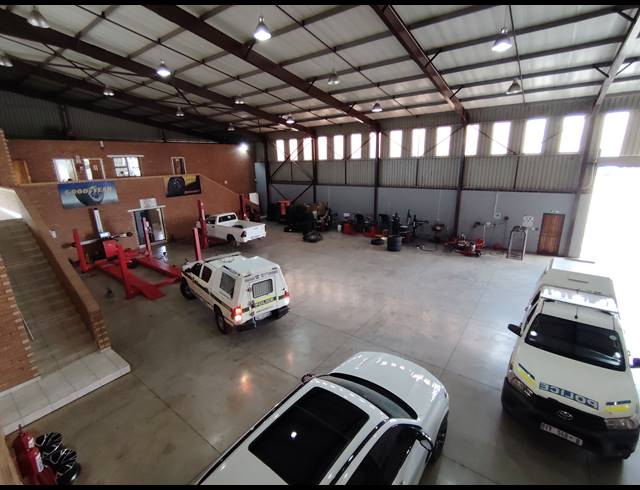 1,078M² WAREHOUSE TO LET IN AIRPORT PARK